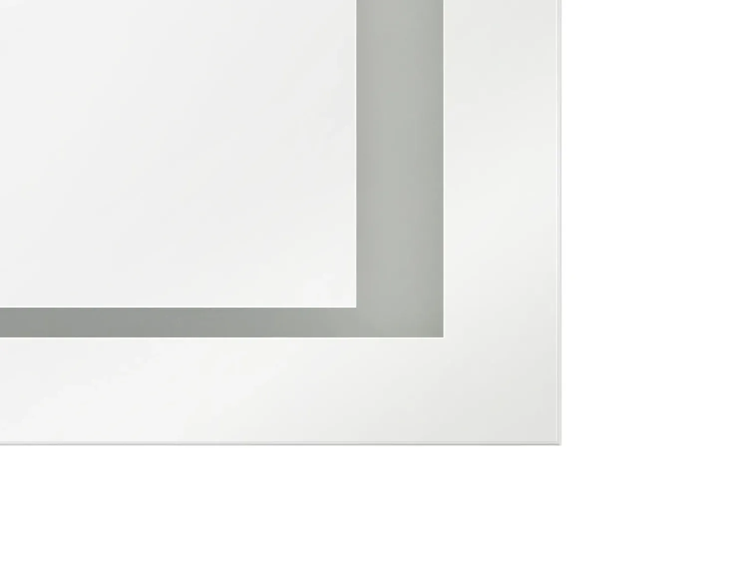 Beliani Specchio da bagno con luce LED EYRE 80 cm 60 cm Argento