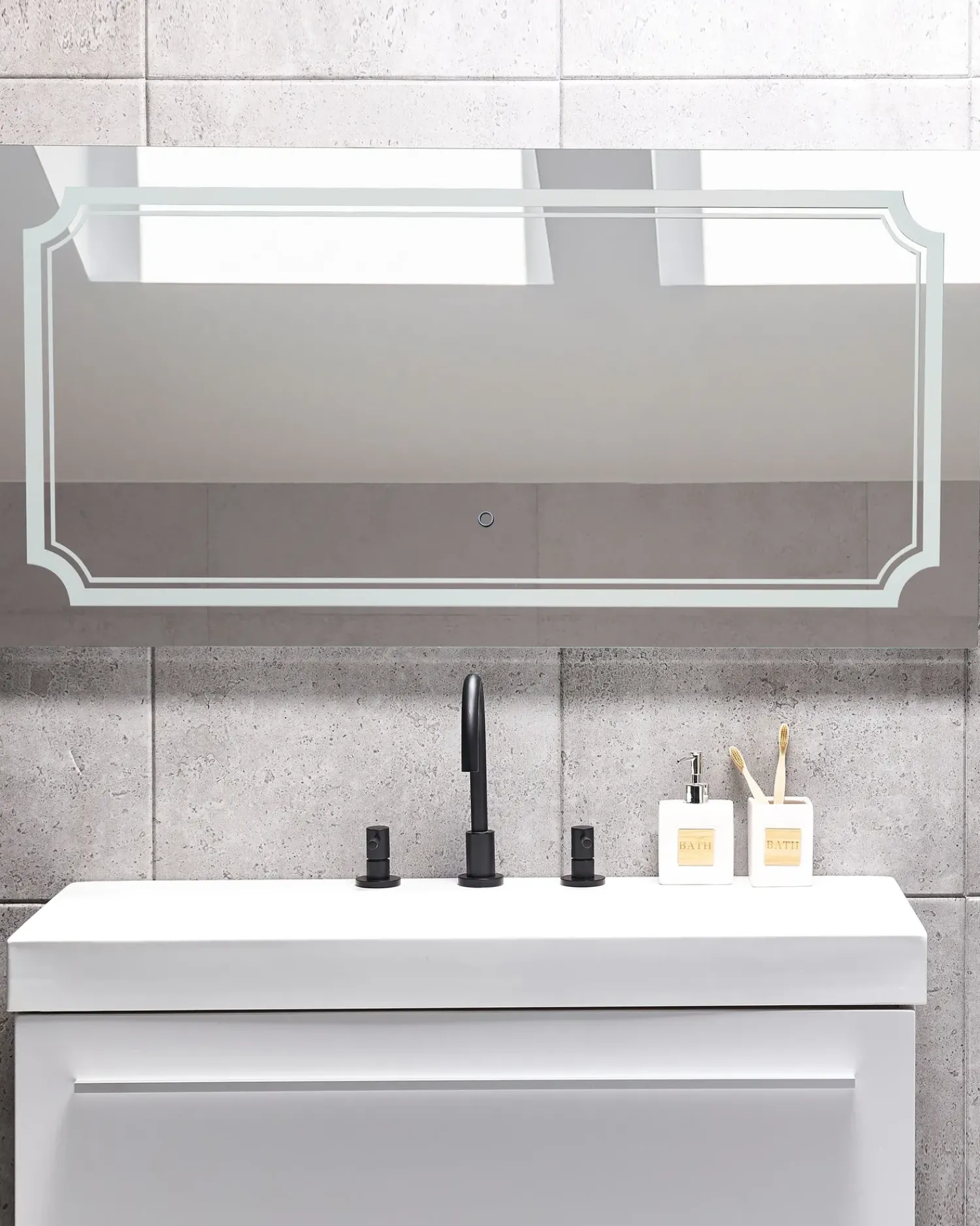 New Beliani Specchio da bagno con luce LED ARROMACHNES 120 cm 60 cm Argento