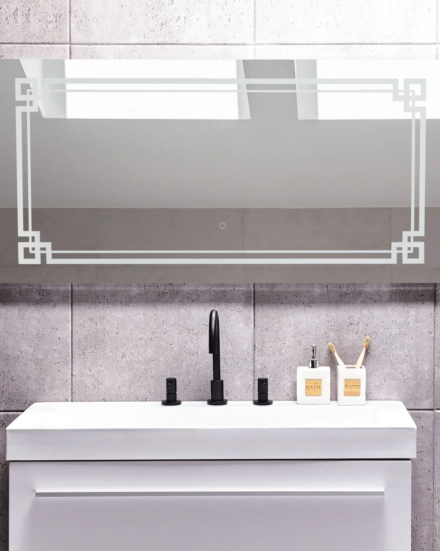 Online Beliani Specchio da bagno con luce LED AVRANCHES 120 cm 60 cm Argento
