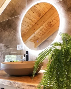 Beliani Specchio da bagno con luce LED DEAUVILLE 79 cm 79 cm Argento
