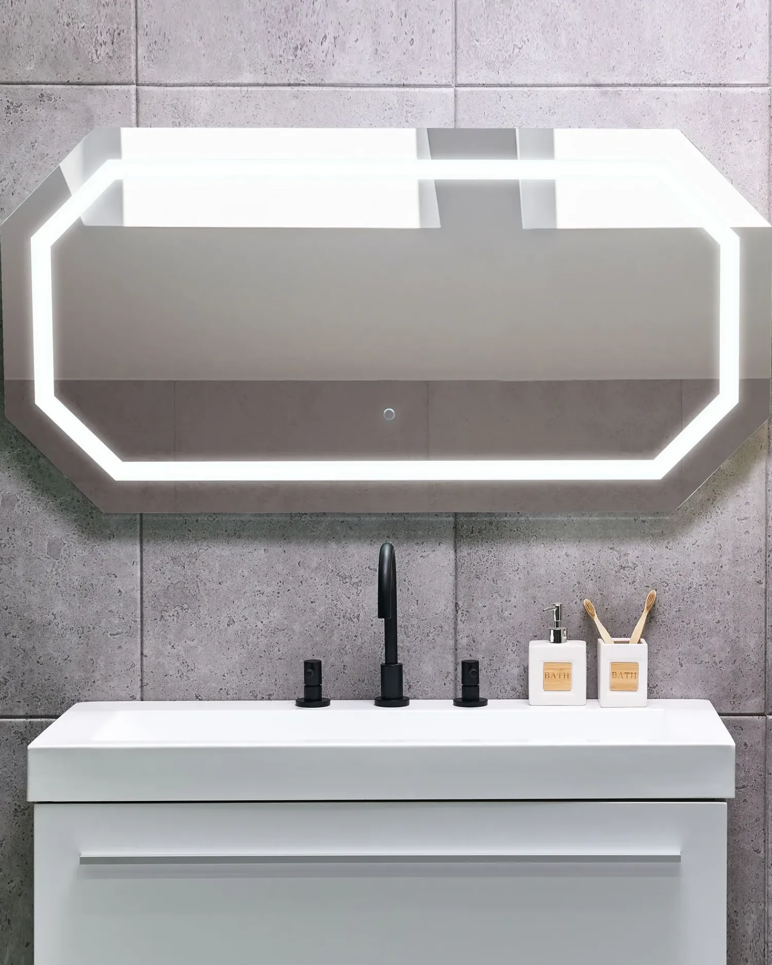 Online Beliani Specchio da bagno con luce LED LOCMARIAQUER 120 cm 60 cm Argento