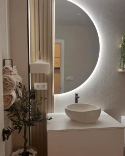 Discount Beliani Specchio da bagno con luce LED LOUE 60 cm Argento
