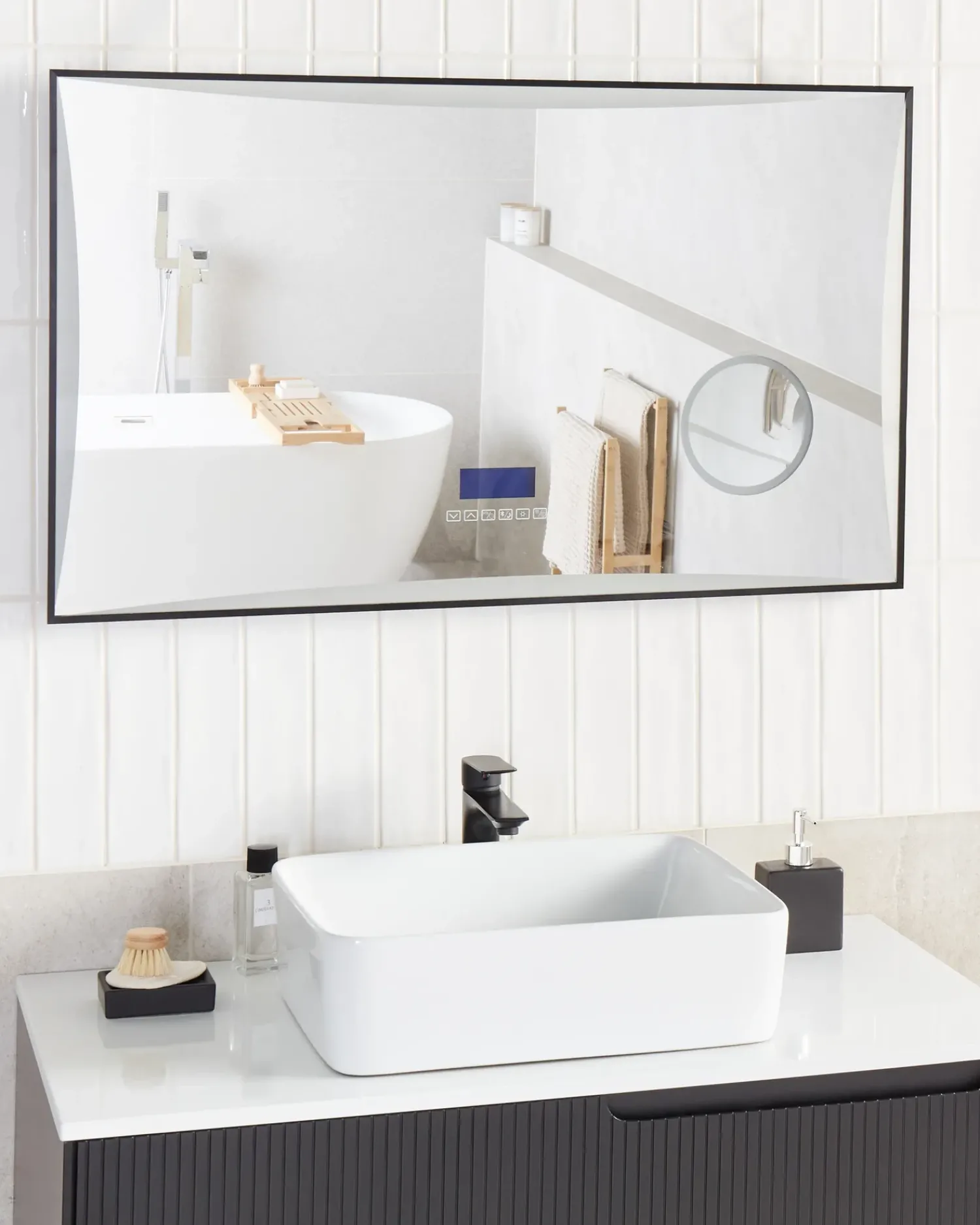 Online Beliani Specchio da bagno con luce LED ONLAY 100 cm 60 cm Argento