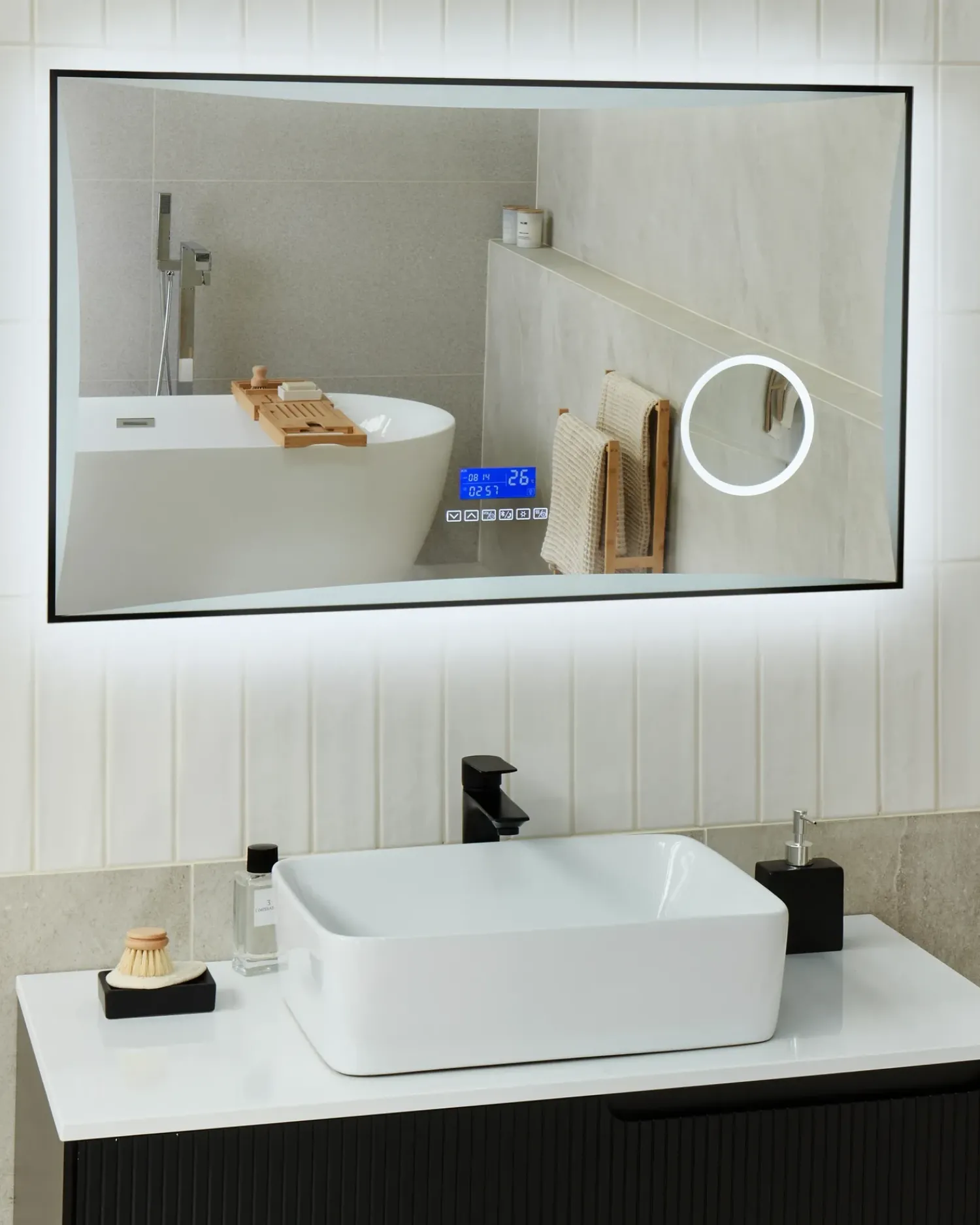 Online Beliani Specchio da bagno con luce LED ONLAY 100 cm 60 cm Argento