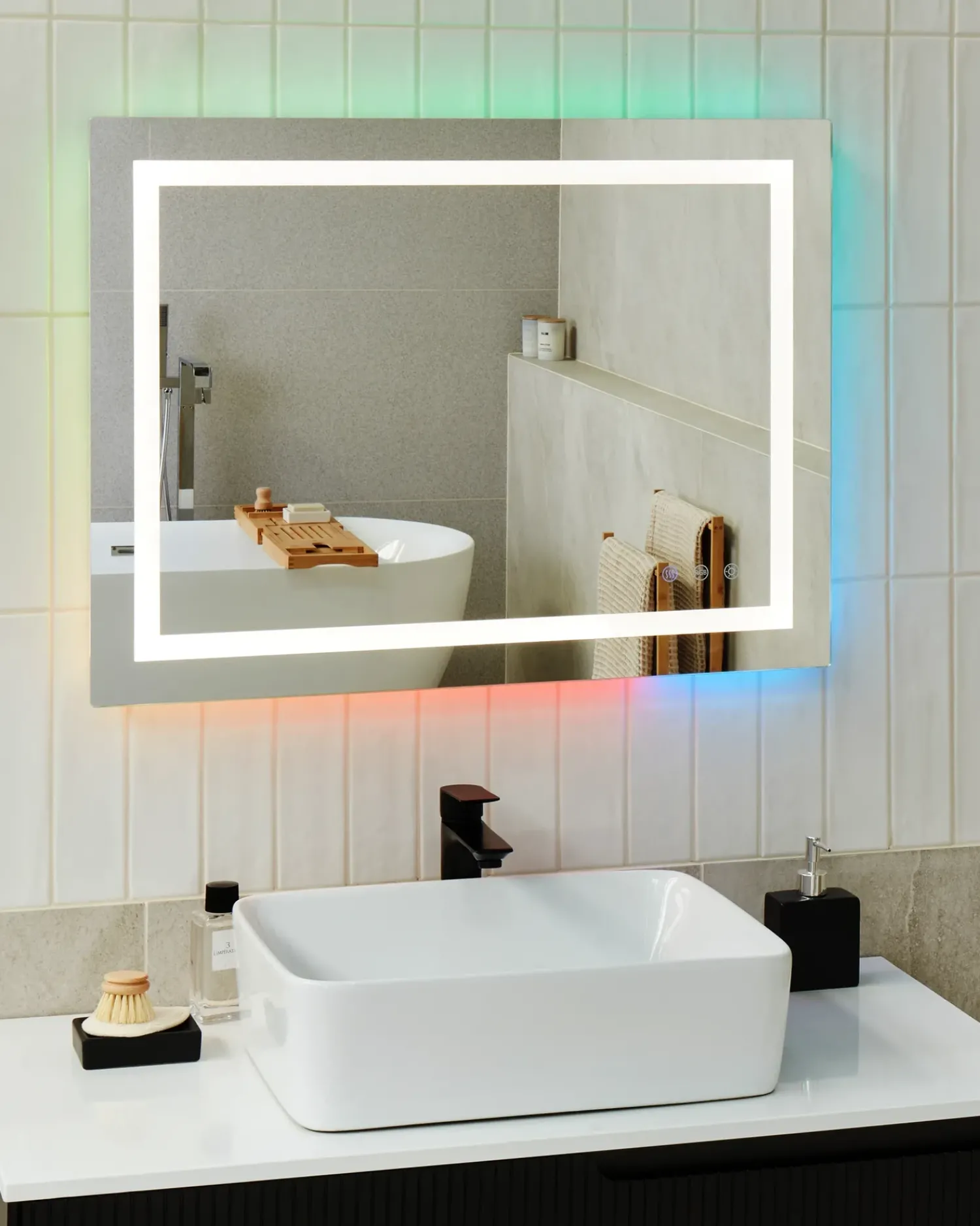 Beliani Specchio da bagno con luce LED PRENOIS 80 cm 60 cm Argento