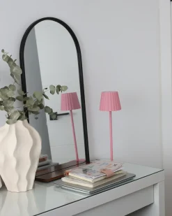 Sale Beliani Specchio da parete con ripiano DOMME 40 cm 67 cm Metallo Nero Rame Nero