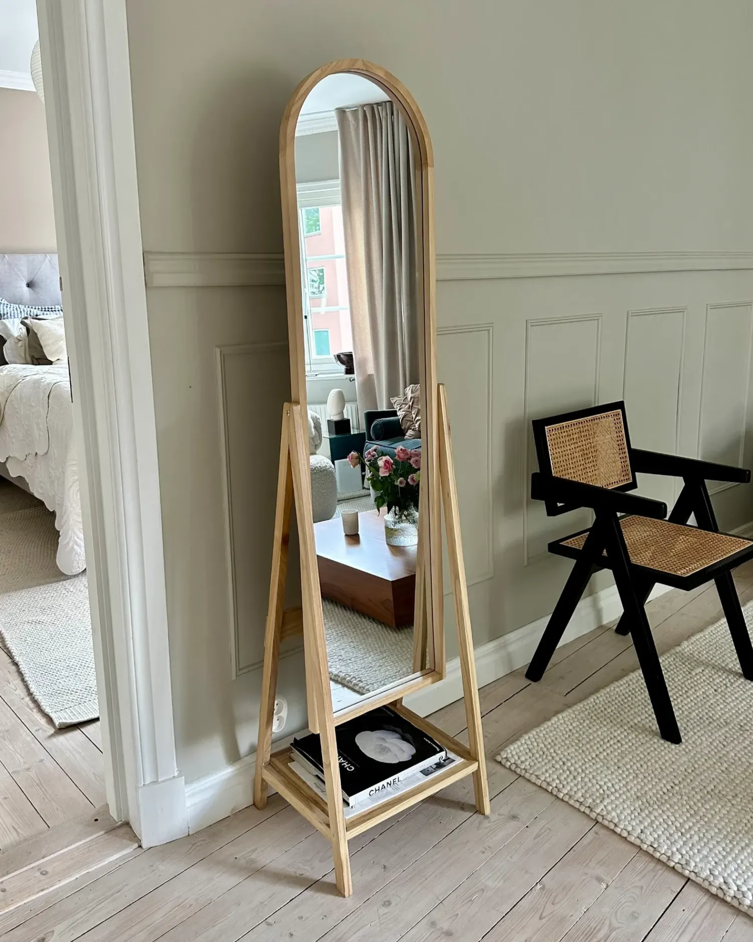 Discount Beliani Specchio da parete con ripiano CHAMBERY 170 cm Legno di Paulownia chiaro Marrone