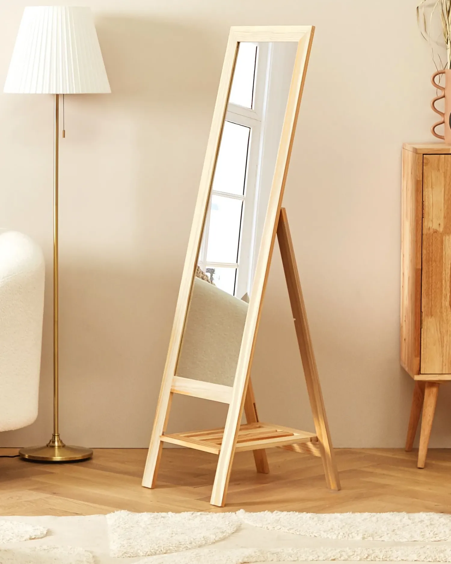 Clearance Beliani Specchio da parete con ripiano LUISANT 145 cm Legno di pino chiaro Marrone