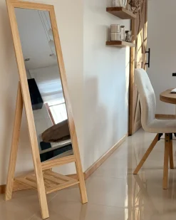 Clearance Beliani Specchio da parete con ripiano LUISANT 145 cm Legno di pino chiaro Marrone