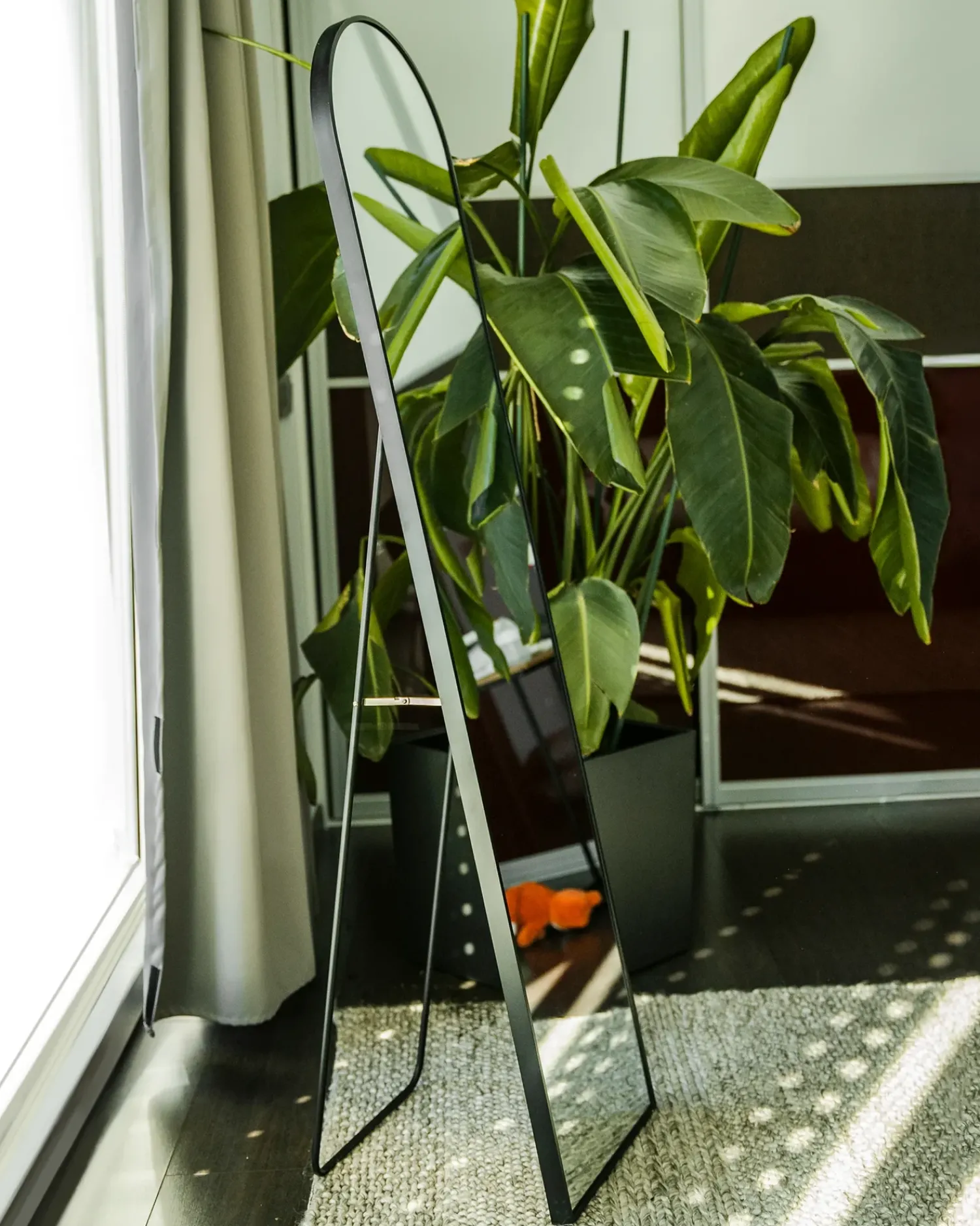 Beliani Specchio da terra BAGNOLET 150 cm Metallo Nero