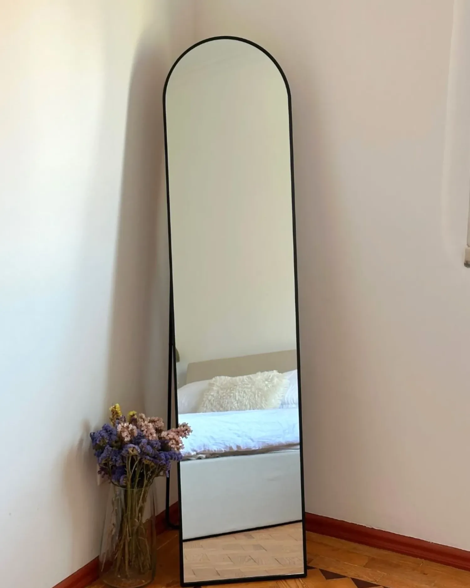 Beliani Specchio da terra BAGNOLET 150 cm Metallo Nero