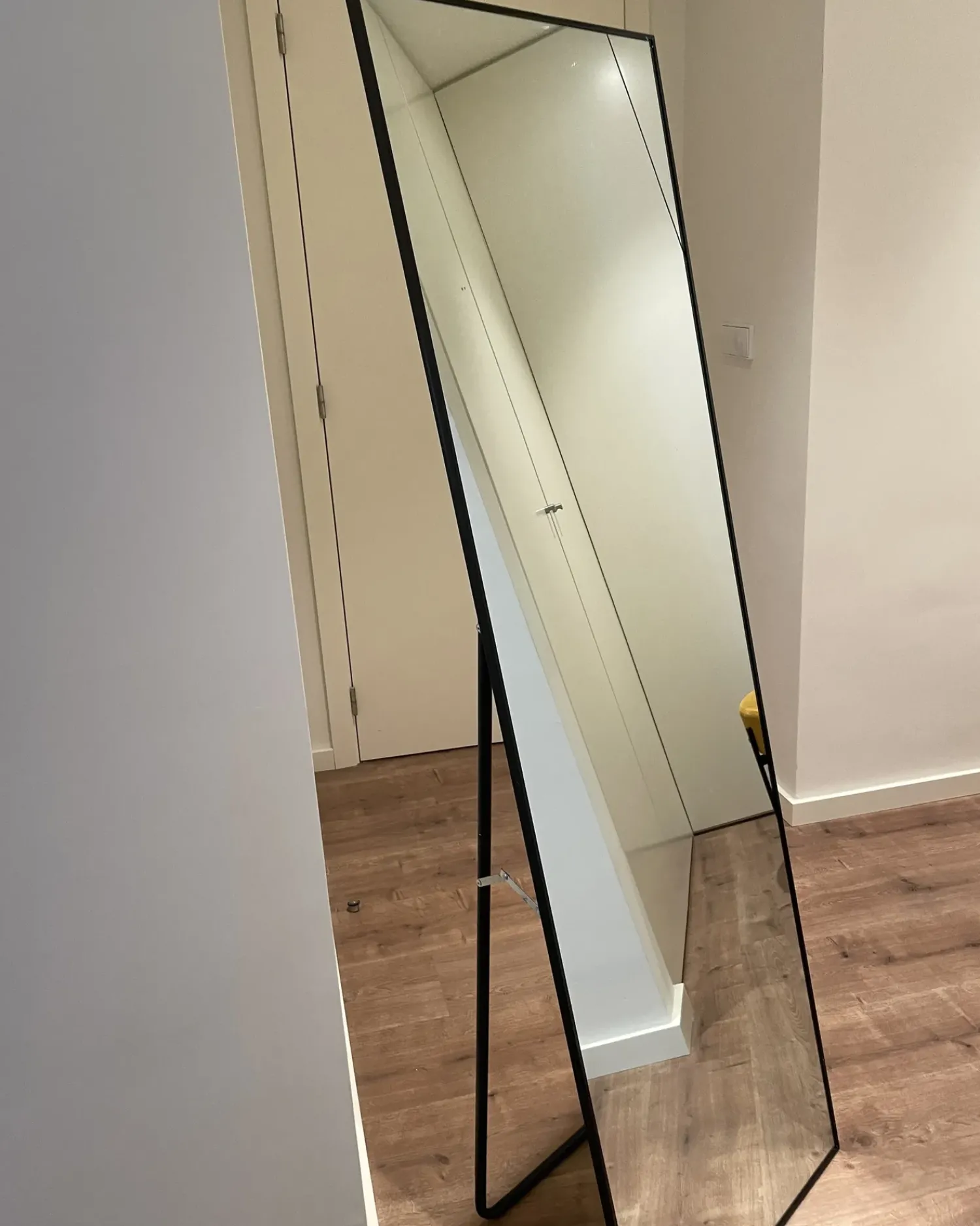 New Beliani Specchio da terra BEAUVAIS 156 cm Metallo Nero