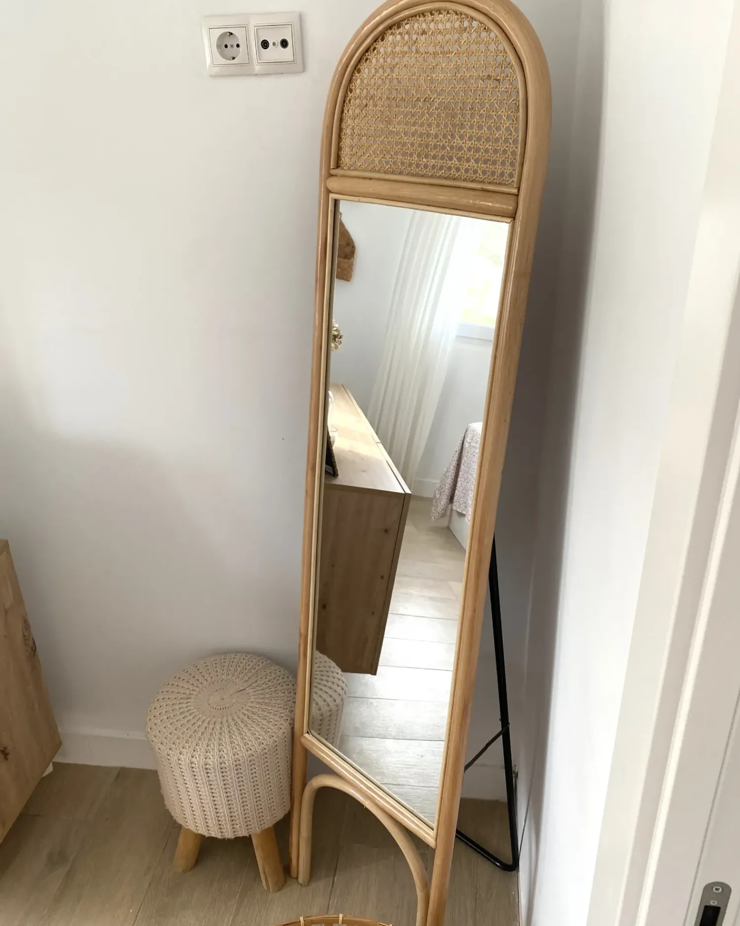 Clearance Beliani Specchio da terra BRUSSEY 170 cm Rattan Naturale