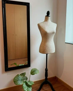 Beliani Specchio FOUGERES 50 cm 130 cm Nero