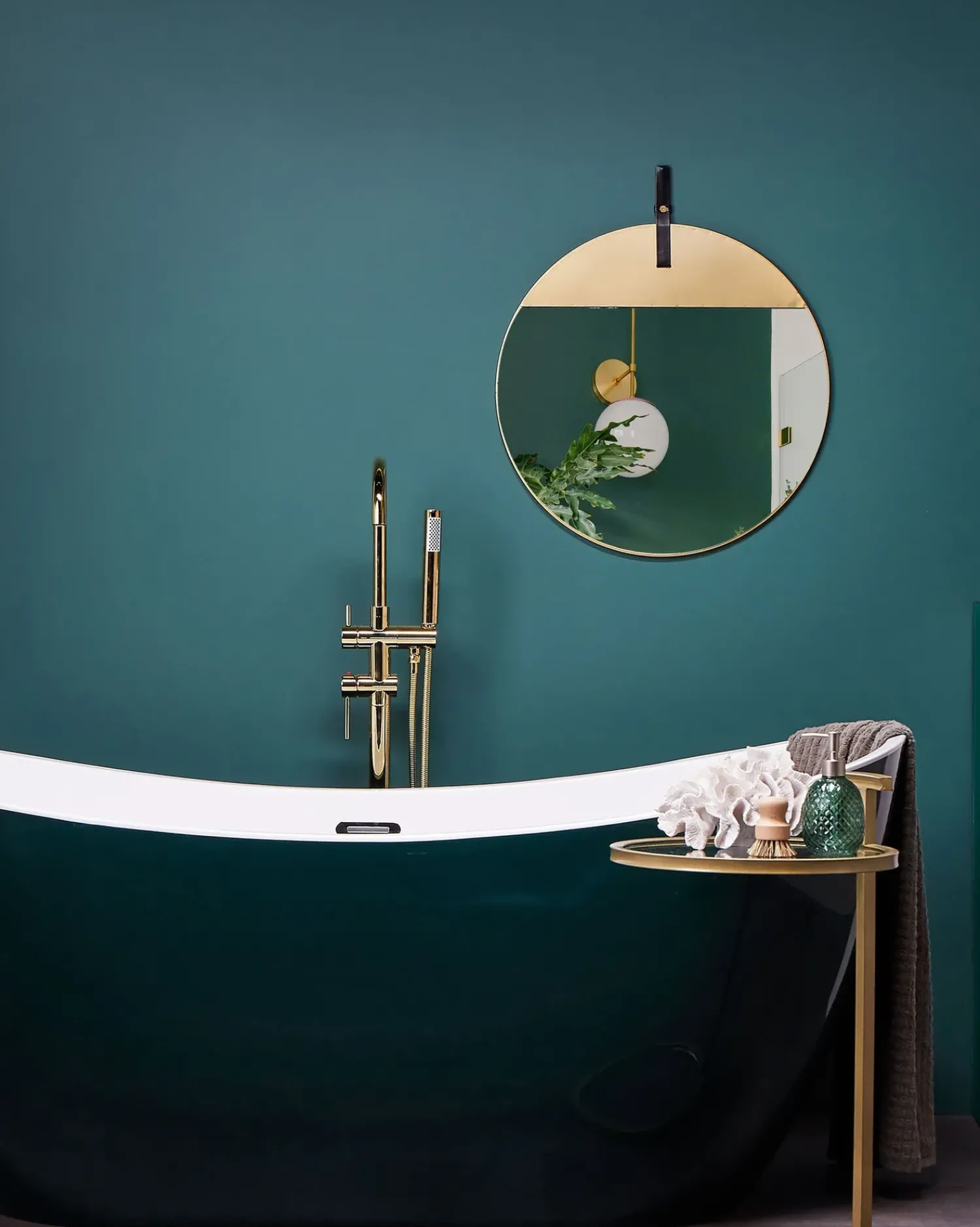 Sale Beliani Specchio GURS 60 cm 60 cm Metallo Oro Oro Marrone