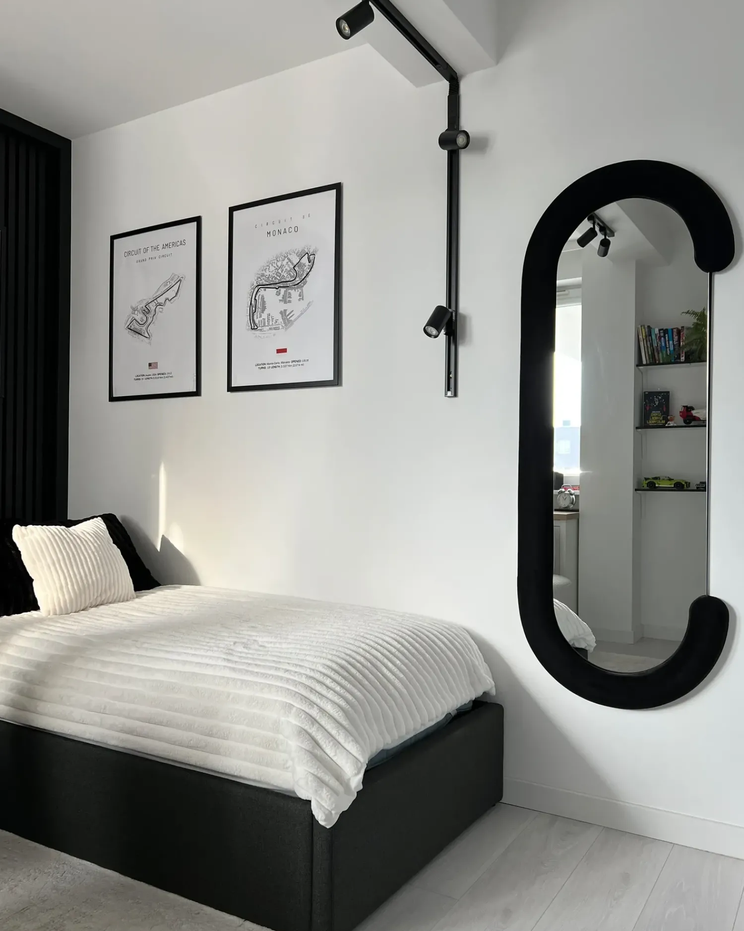 Beliani Specchio LOCHES 54 cm 158 cm Velluto Nero