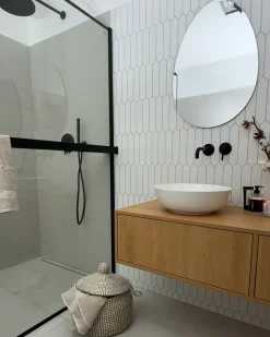 Beliani Specchio MONTRESOR 50 cm 70 cm Argento