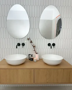 Beliani Specchio MONTRESOR 50 cm 70 cm Argento