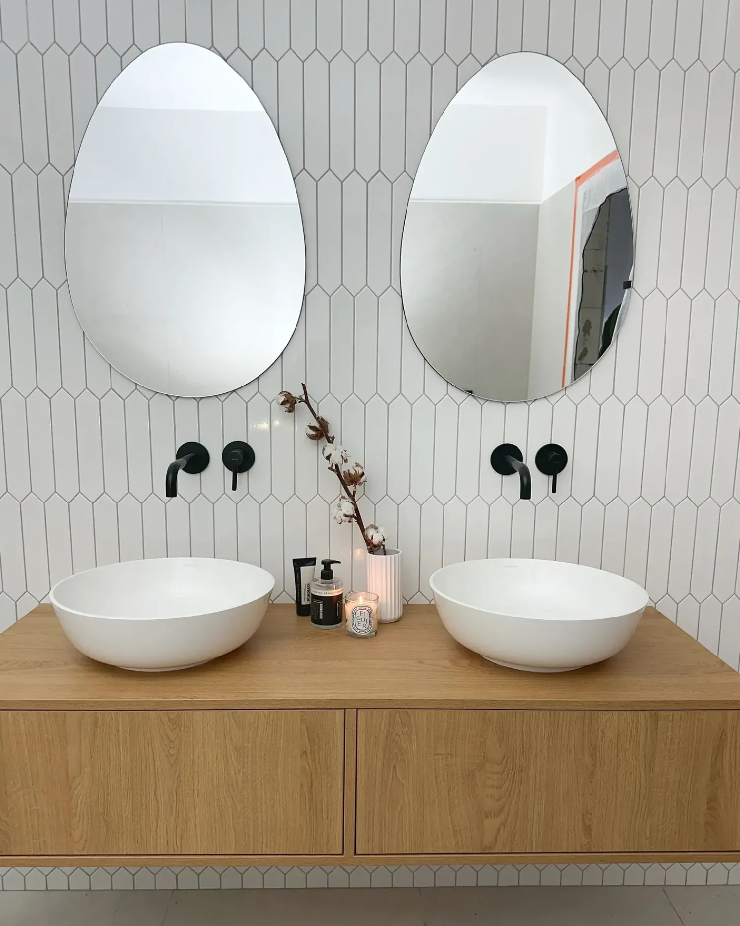 Beliani Specchio MONTRESOR 50 cm 70 cm Argento
