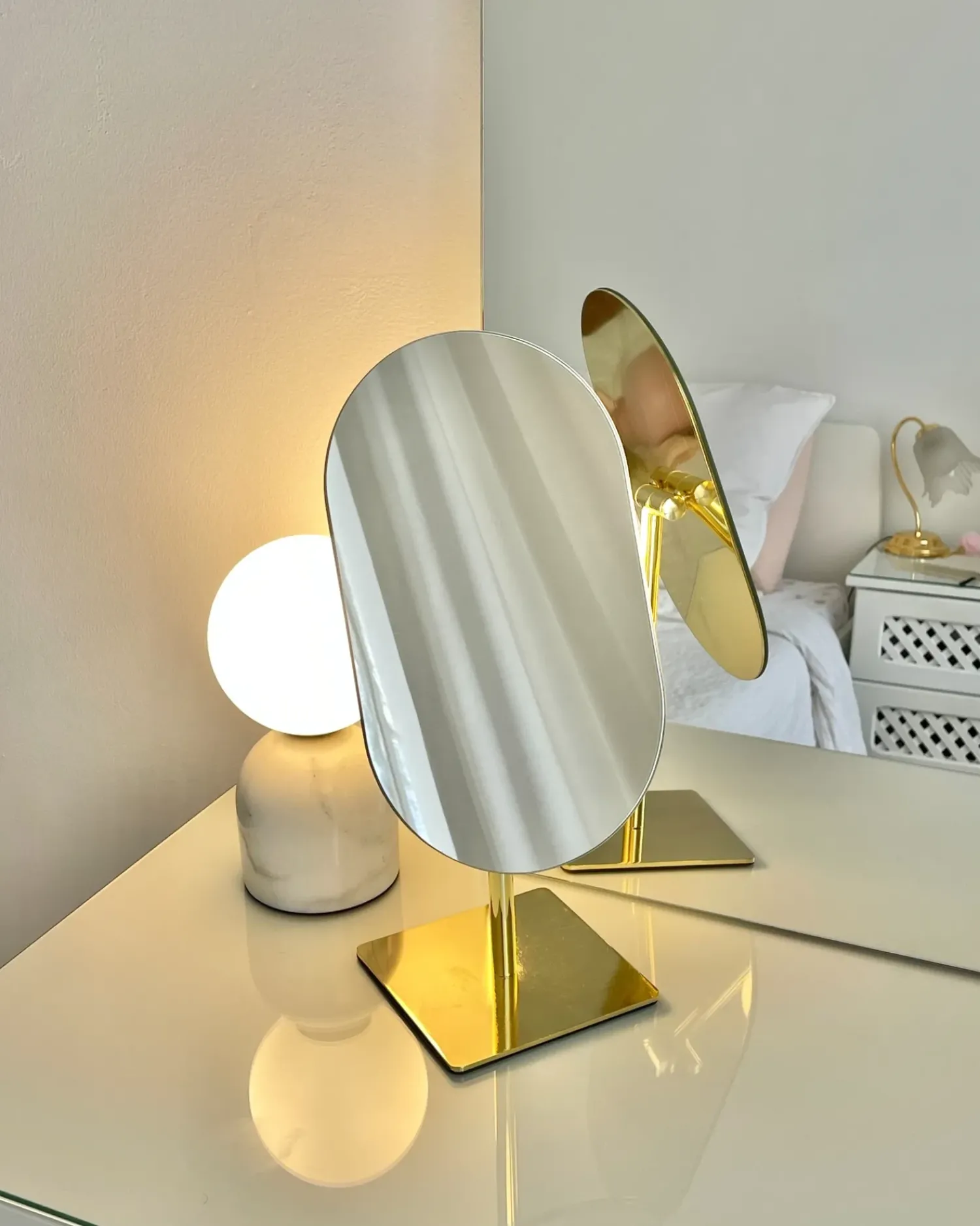Best Beliani Specchio per make-up CANTAL Oro