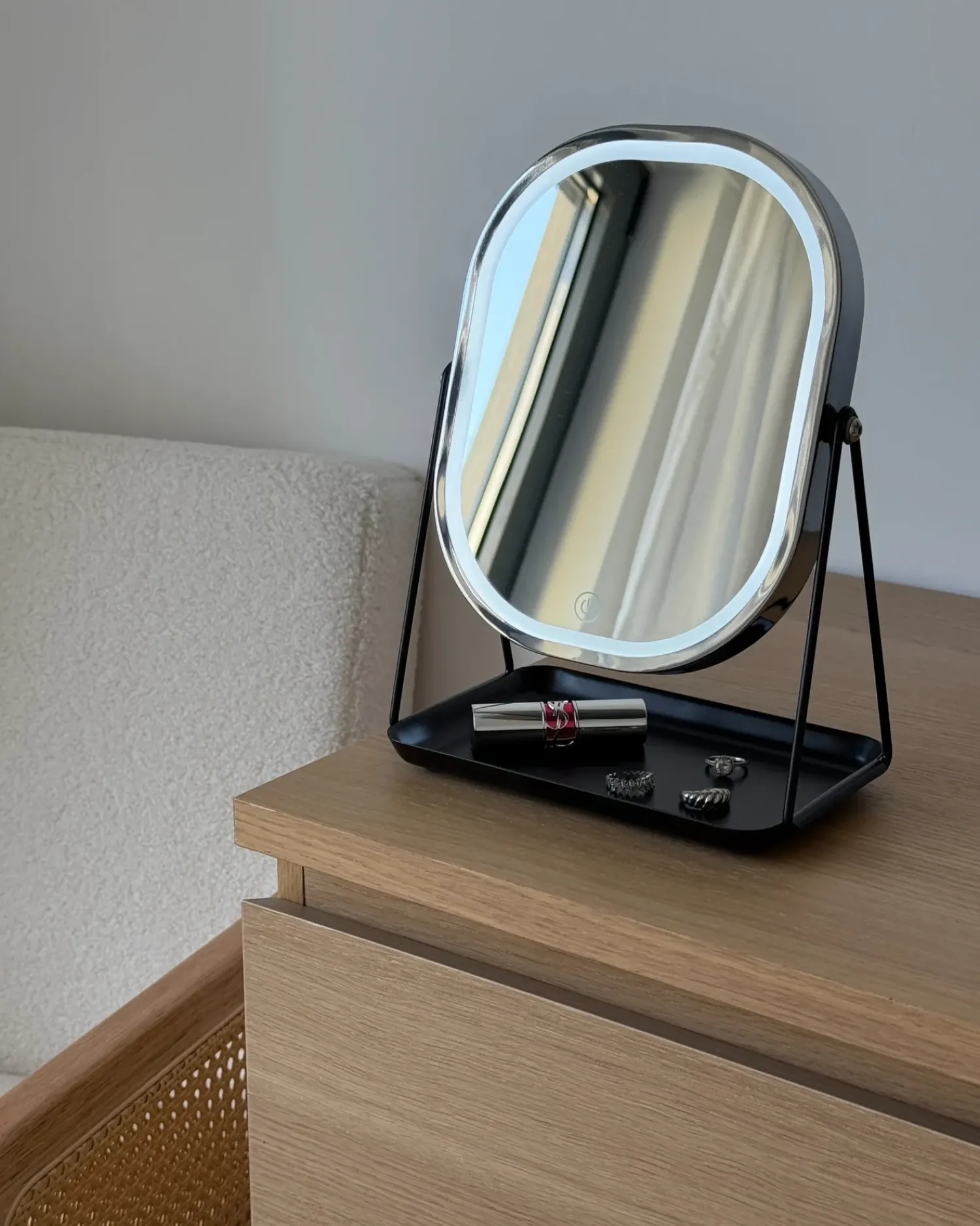 Best Beliani Specchio per make-up LED DORDOGNE Argento Argento Nero