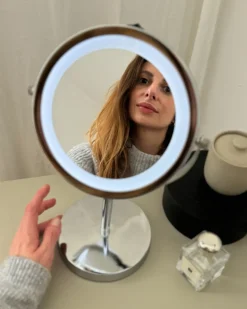 Sale Beliani Specchio per make-up LED VERDUN Argento