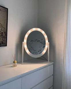 Clearance Beliani Specchio per tavolino toeletta LED ROSTRENEN Bianco