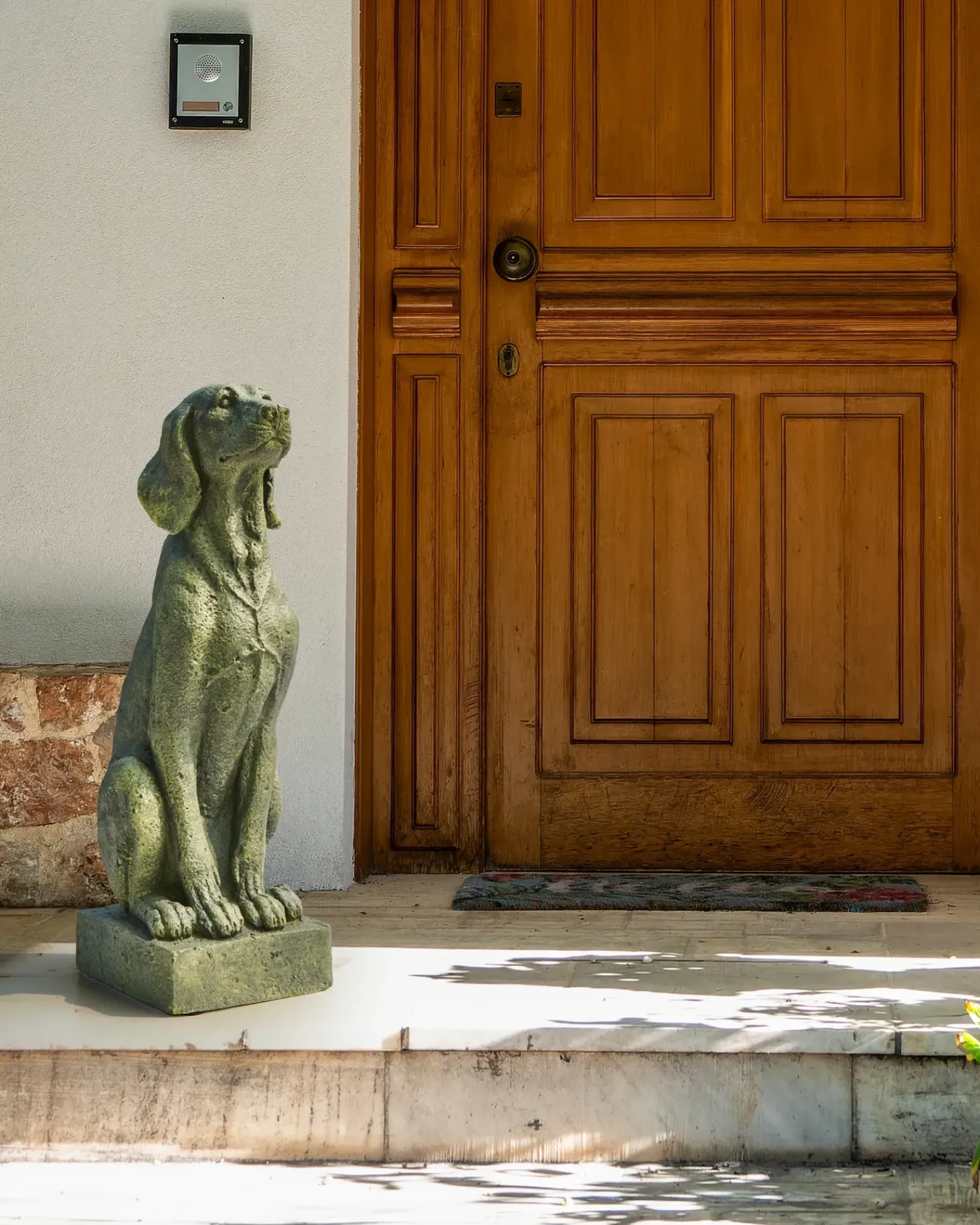 Hot Beliani Statua da giardino NAIROBI Cane Verde