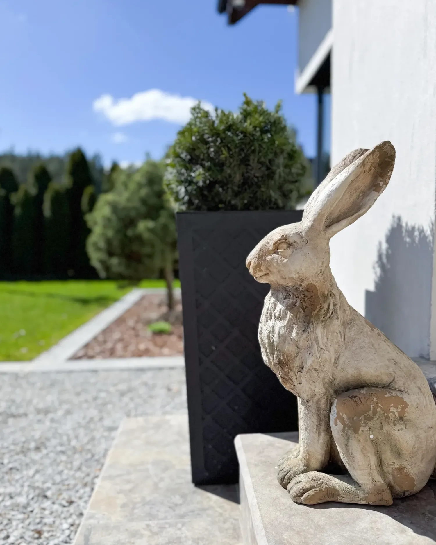 Online Beliani Statua da giardino NEIVE Lepre Beige Bianco Beige