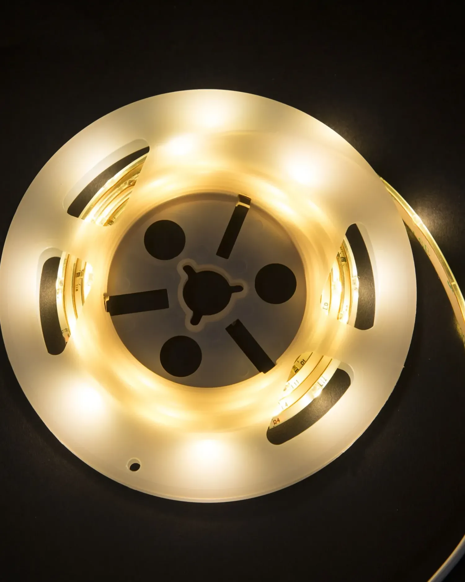 Best Beliani Striscia LED ATRATO 240 cm con sensore di movimento Bianco