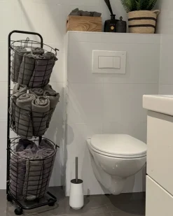 Outlet Beliani Supporto per cestino AYAPAL con ruote Metallo Nero