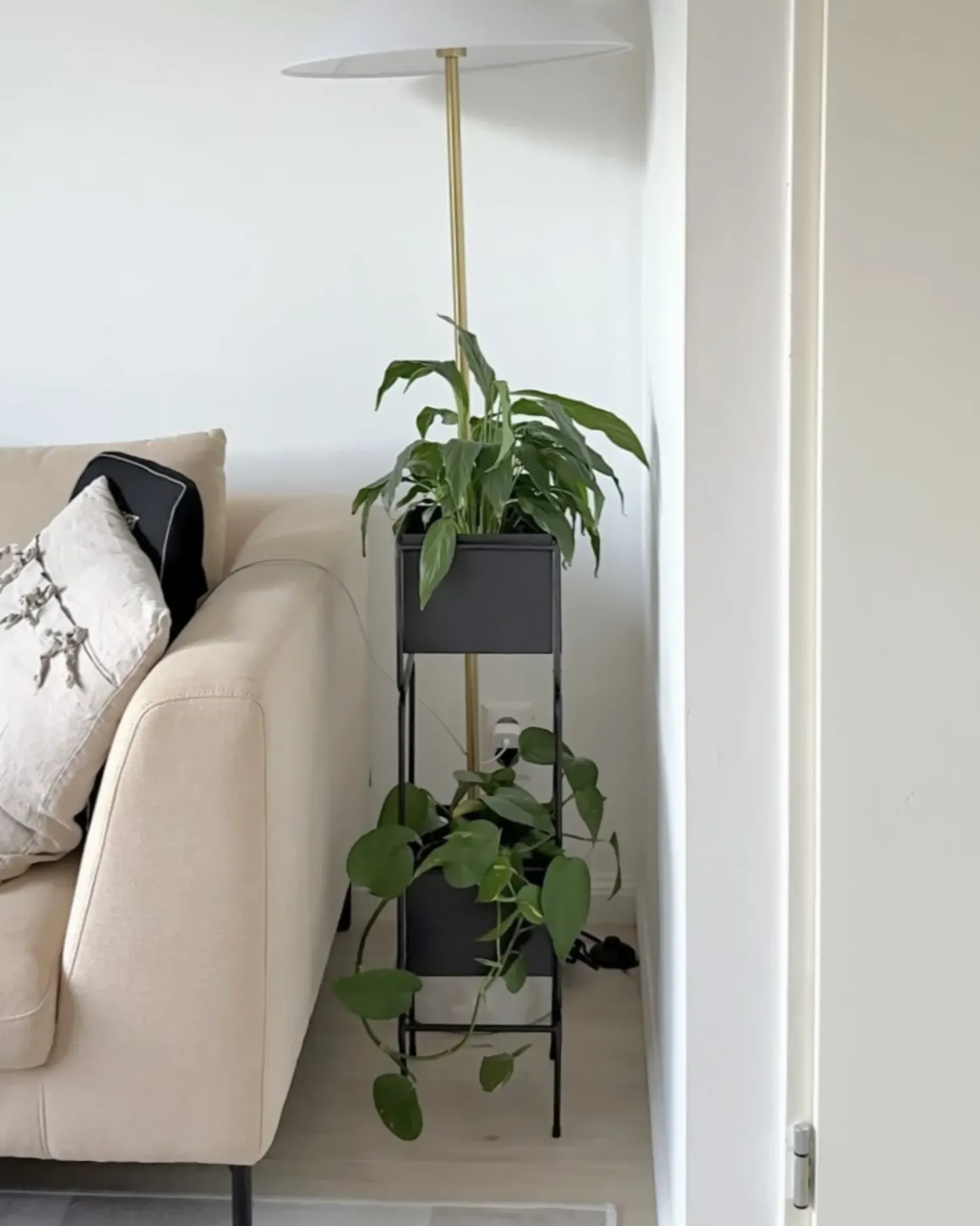 Sale Beliani Supporto per vasi COTINUS Metallo 20 cm Nero