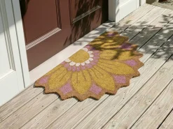 Best Beliani Tappetino da Ingresso AROLIK Giallo 45 x 75 cm Fiore Fibra di Cocco Giallo Rosa
