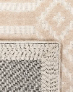 Beliani Tappeto ADATEPE 140 x 200 cm Viscosa Beige
