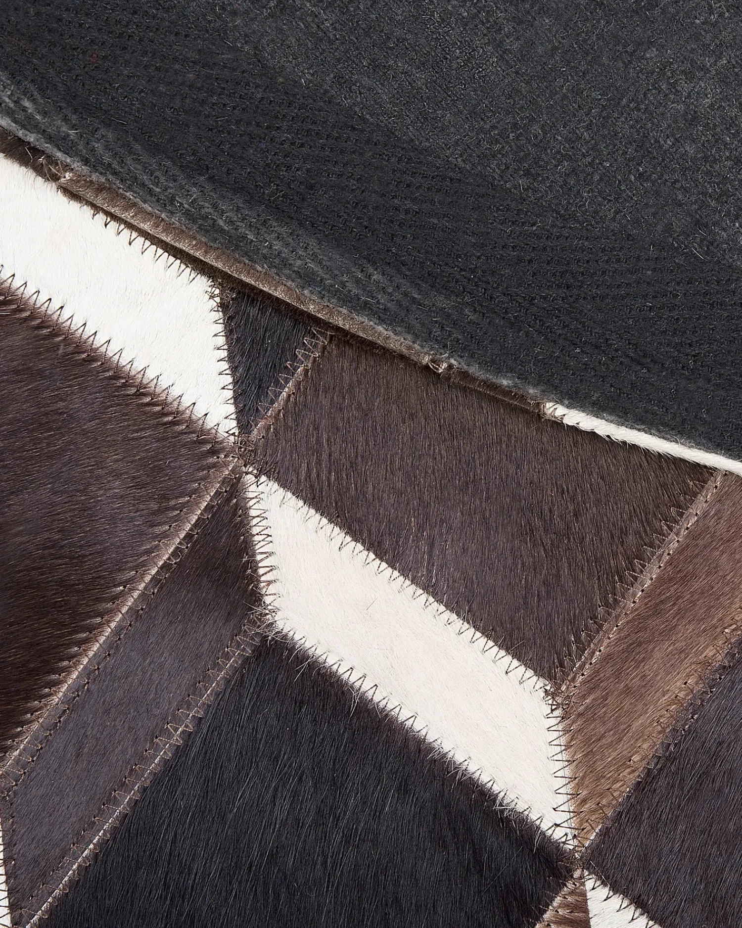 Best Beliani Tappeto ALPKOY Marrone Pelle naturale Bianco Marrone Nero