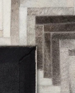 Outlet Beliani Tappeto ARSUZ Grigio 140 x 200 cm Pelle naturale Beige Marrone Grigio