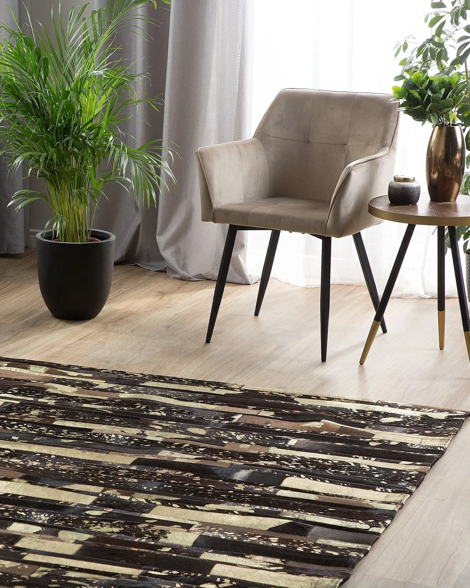 Outlet Beliani Tappeto ARTVIN Marrone Pelle naturale Marrone Nero Oro