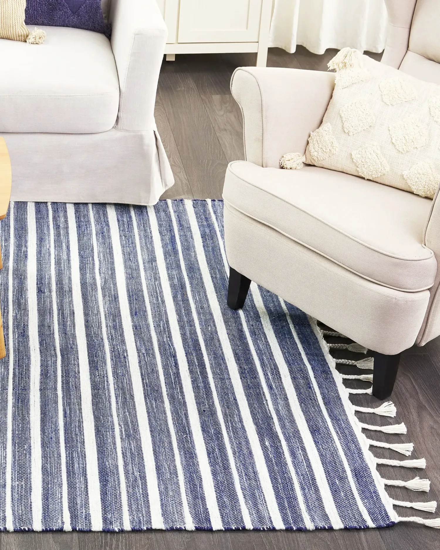 Sale Beliani Tappeto BADEMLI Blu scuro Bianco Blu