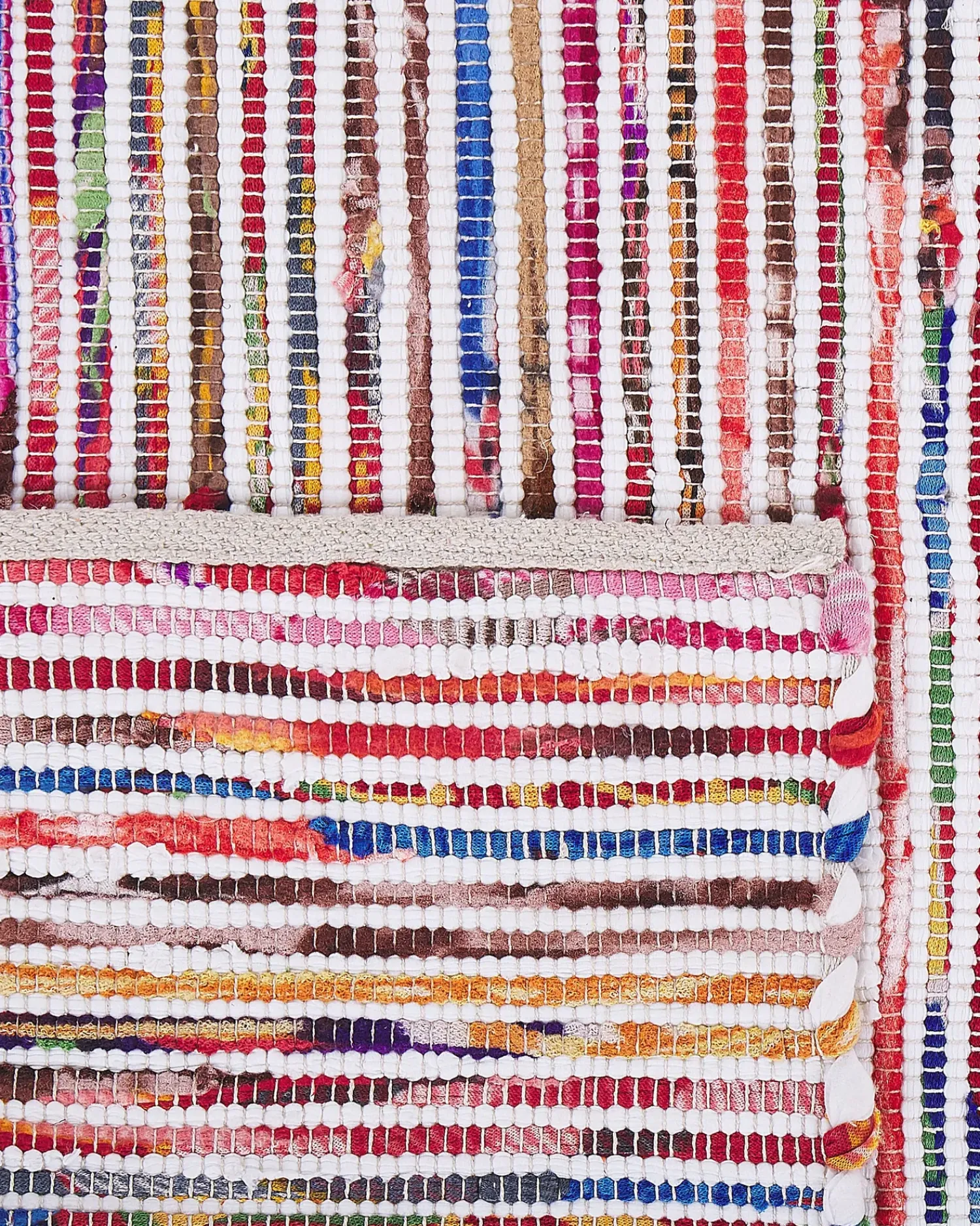 Clearance Beliani Tappeto BARTIN Bianco 160 x 230 cm Bianco Blu Rosa Rosso Multicolore