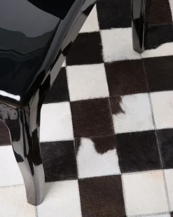 Hot Beliani Tappeto BERGAMA Marrone ø 140 cm Pelle naturale Bianco Nero