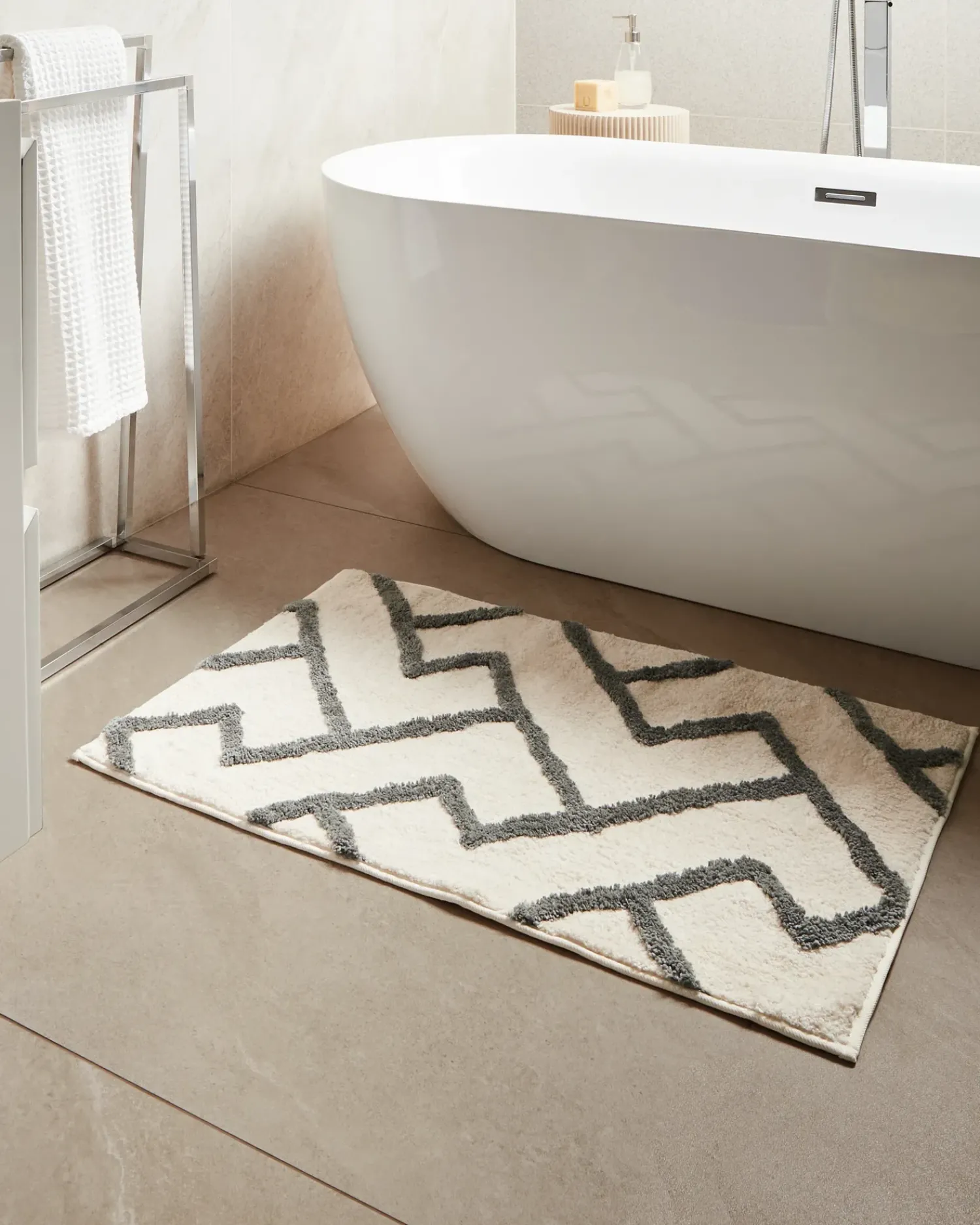Beliani Tappeto da bagno GARHI Beige 60 x 90 cm Cotone Beige Grigio