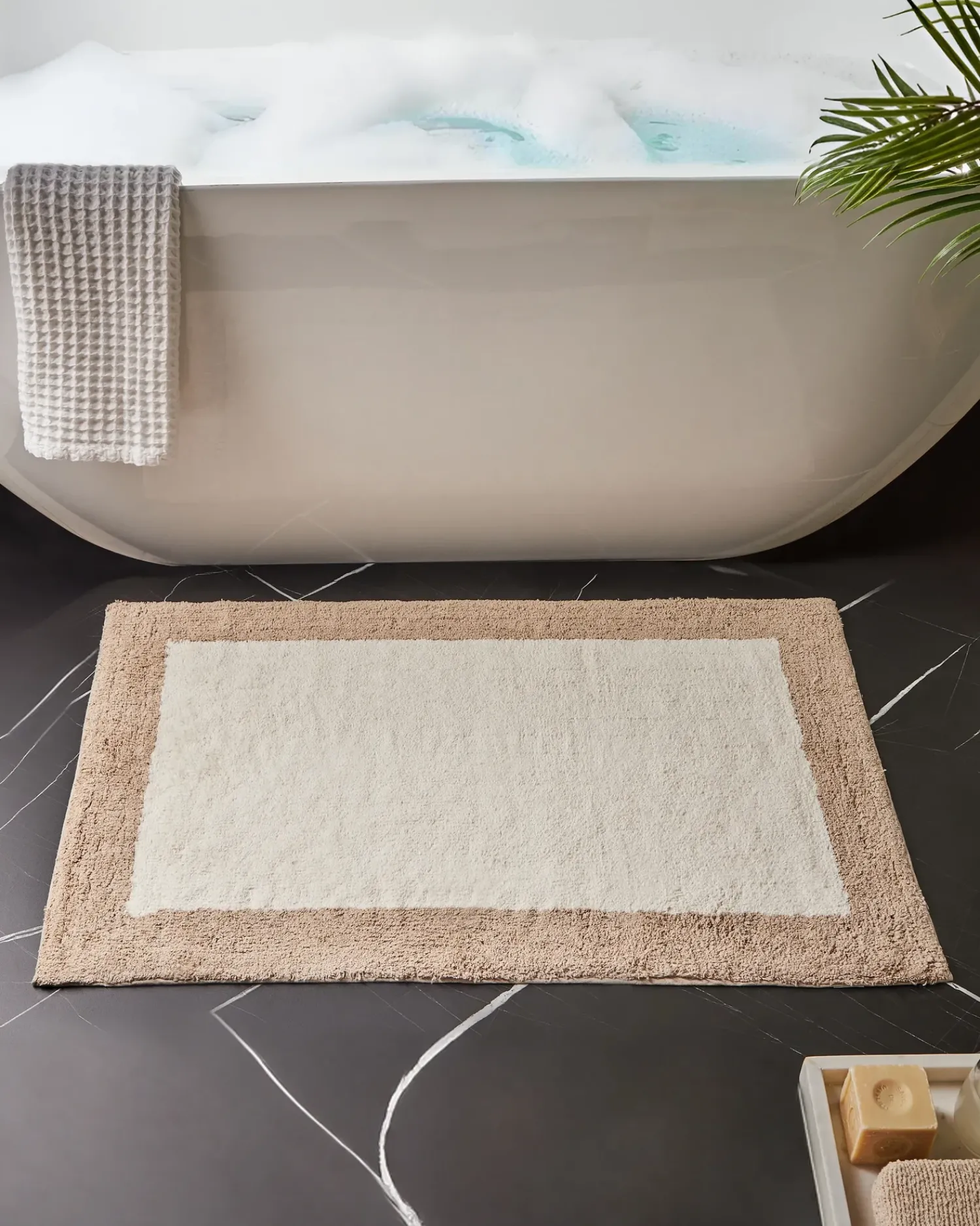 Sale Beliani Tappeto da bagno KABRI Marrone/Beige 60 x 90 cm Cotone Beige Marrone