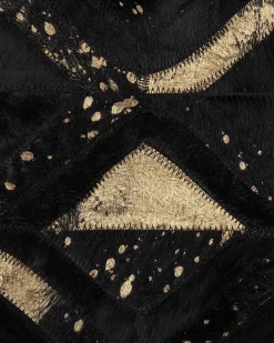 Clearance Beliani Tappeto DEVELI Nero 140 x 200 cm Pelle naturale Oro Nero