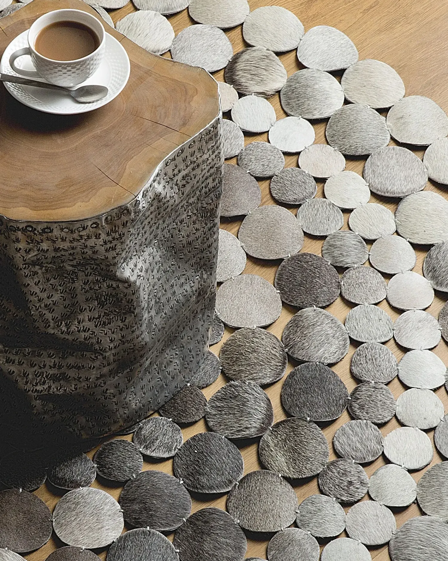 Outlet Beliani Tappeto HILVAN ø 140 cm Pelle naturale Grigio