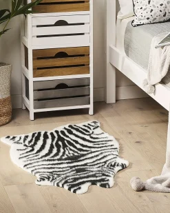 Discount Beliani Tappeto in pelliccia sintetica NAMBUNG 60 x 90 cm Bianco Nero