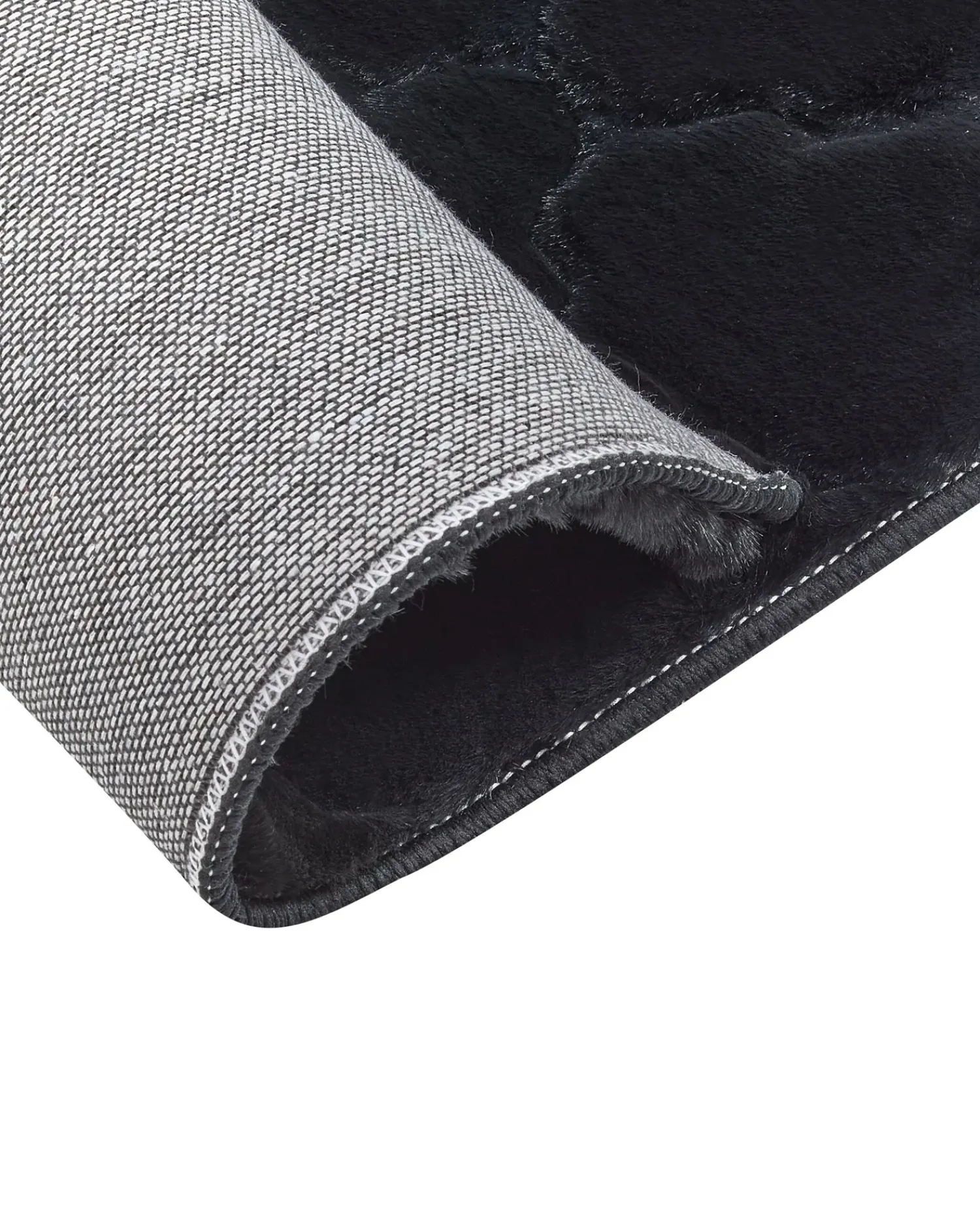 Discount Beliani Tappeto in pelliccia sintetica GHARO 160 x 230 cm Nero
