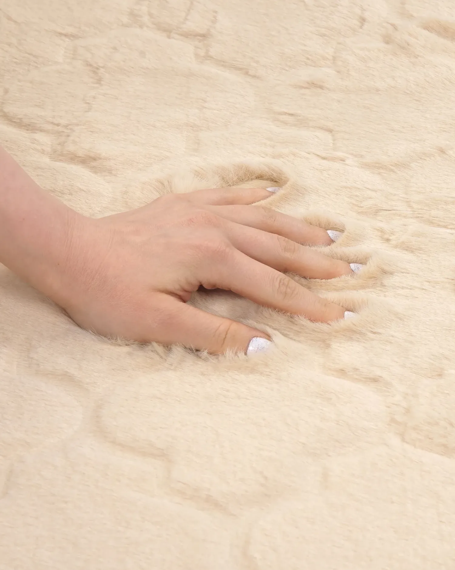 New Beliani Tappeto in pelliccia sintetica GHARO Beige