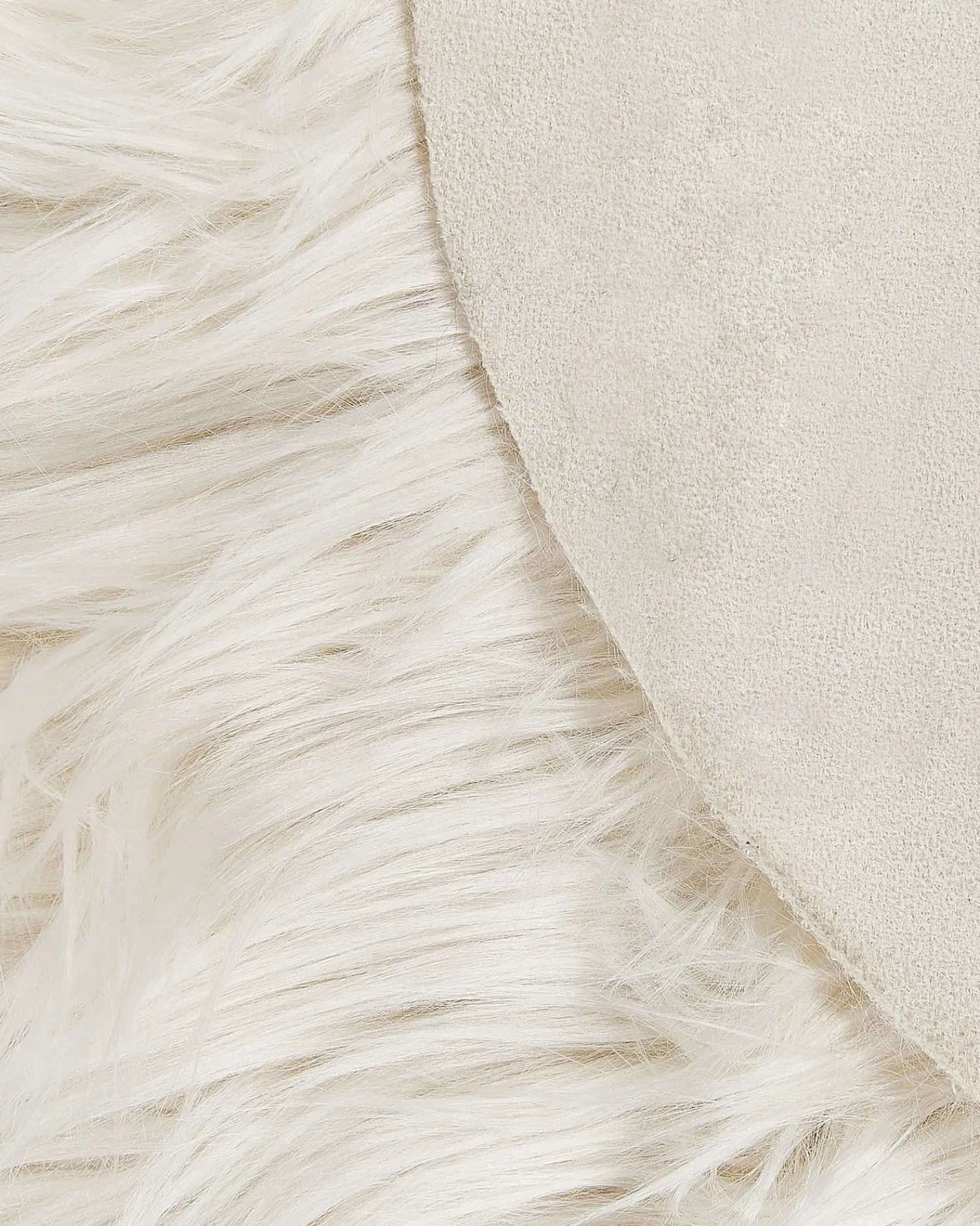 Clearance Beliani Tappeto in pelliccia sintetica MAMUNGARI 60 x 180 cm Beige