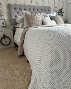 Best Beliani Tappeto in pelliccia sintetica MAMUNGARI sabbia 60 x 180 cm Beige