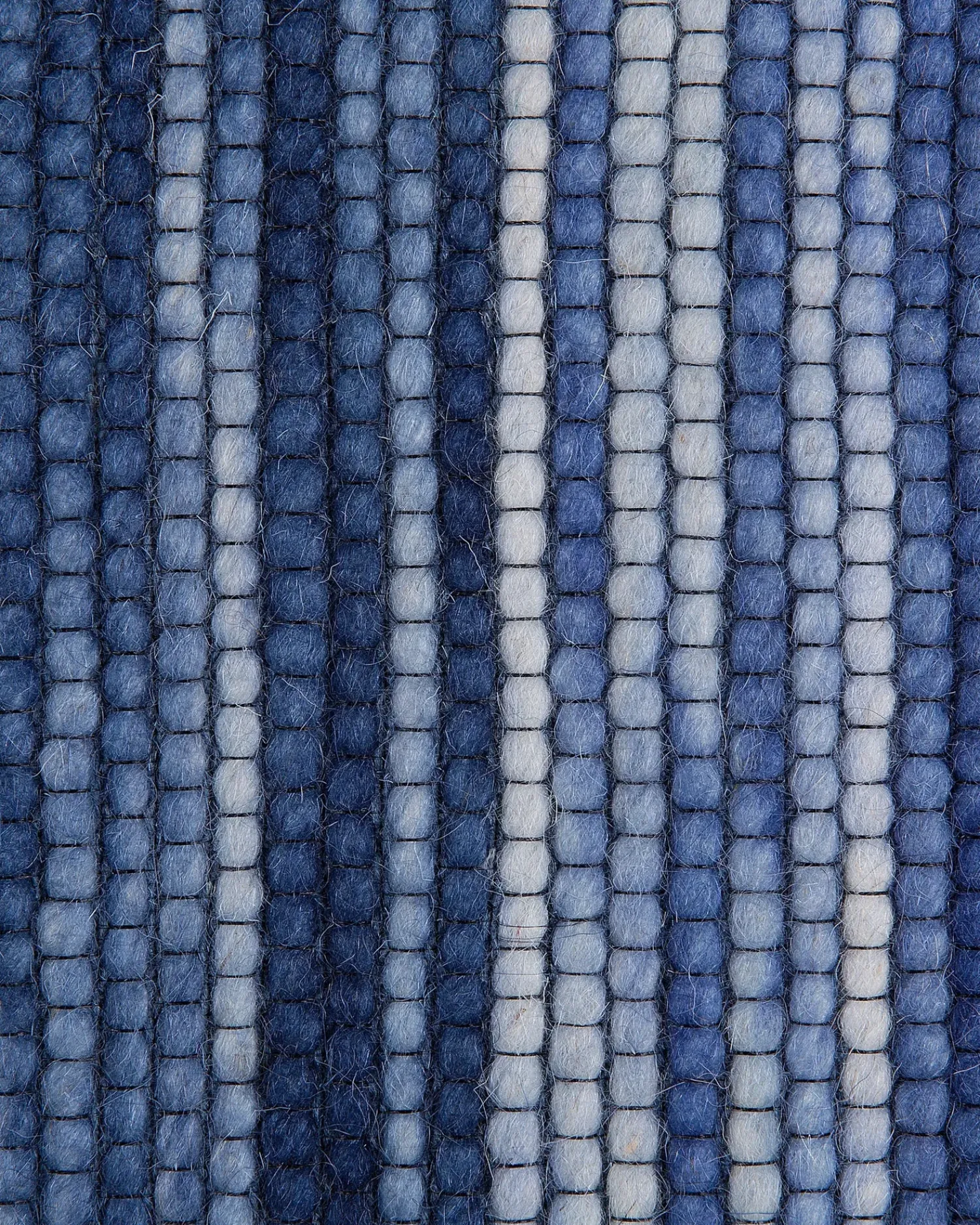 Beliani Tappeto KAPAKLI 140 x 200 cm Lana Blu